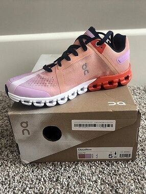 On Running Cloud Women’s Athletic Shoes in Fiji and Rose US 5 W - Brand New